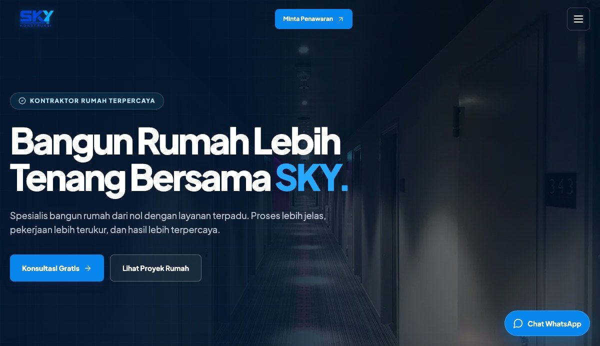 The SKY Konstruksi site, headlined “Bangun Rumah Lebih Tenang Bersama SKY”, with links to a free consultation and to completed house projects.
